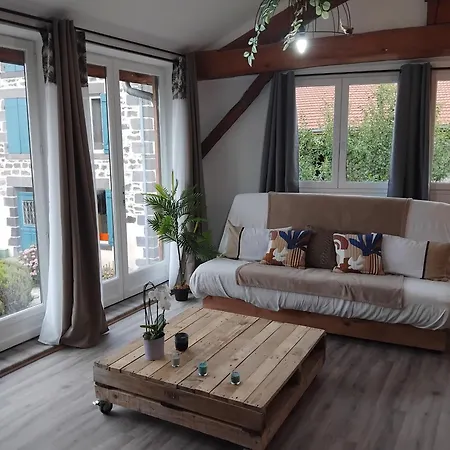 Дом отдыха La Aux Hirondelles Entraigues (Puy-de-Dome)