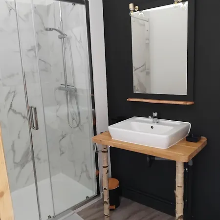 Дом отдыха La Aux Hirondelles Entraigues (Puy-de-Dome)