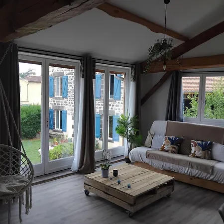 La Aux Hirondelles Дом отдыха Entraigues (Puy-de-Dome)