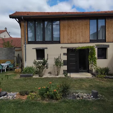 Holiday home La Aux Hirondelles Entraigues (Puy-de-Dome)