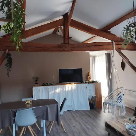 La Aux Hirondelles Holiday home Entraigues (Puy-de-Dome)