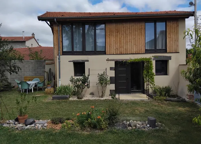 Holiday home La Aux Hirondelles Entraigues (Puy-de-Dome)