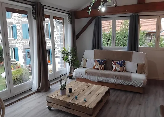 La Aux Hirondelles Holiday home *