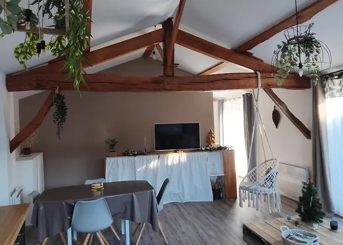 La Aux Hirondelles Holiday home Entraigues (Puy-de-Dome)